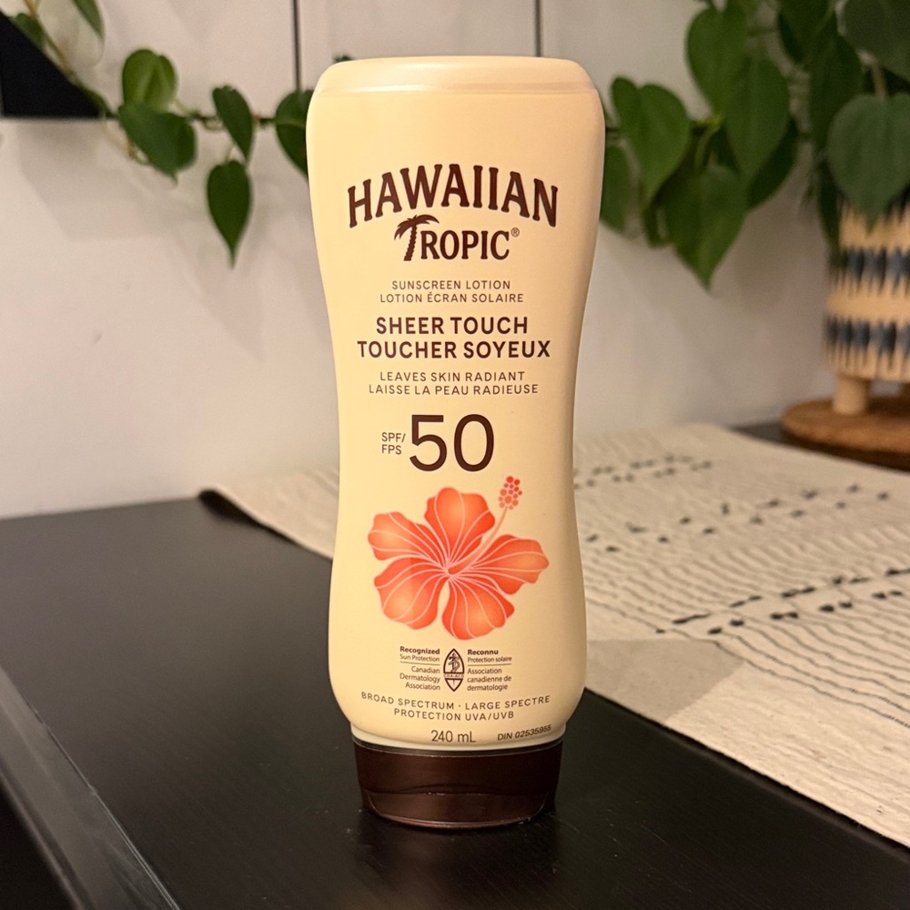 Cream Sunscreen with Brown Cap